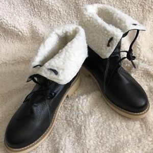 Size 8 black new boots